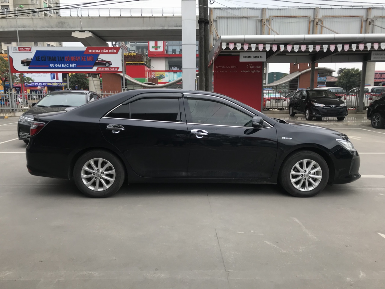 Toyota Camry 2.0E 2015 - Bán Toyota Camry 2.0E sản xuất 2015, màu đen, giá 800tr