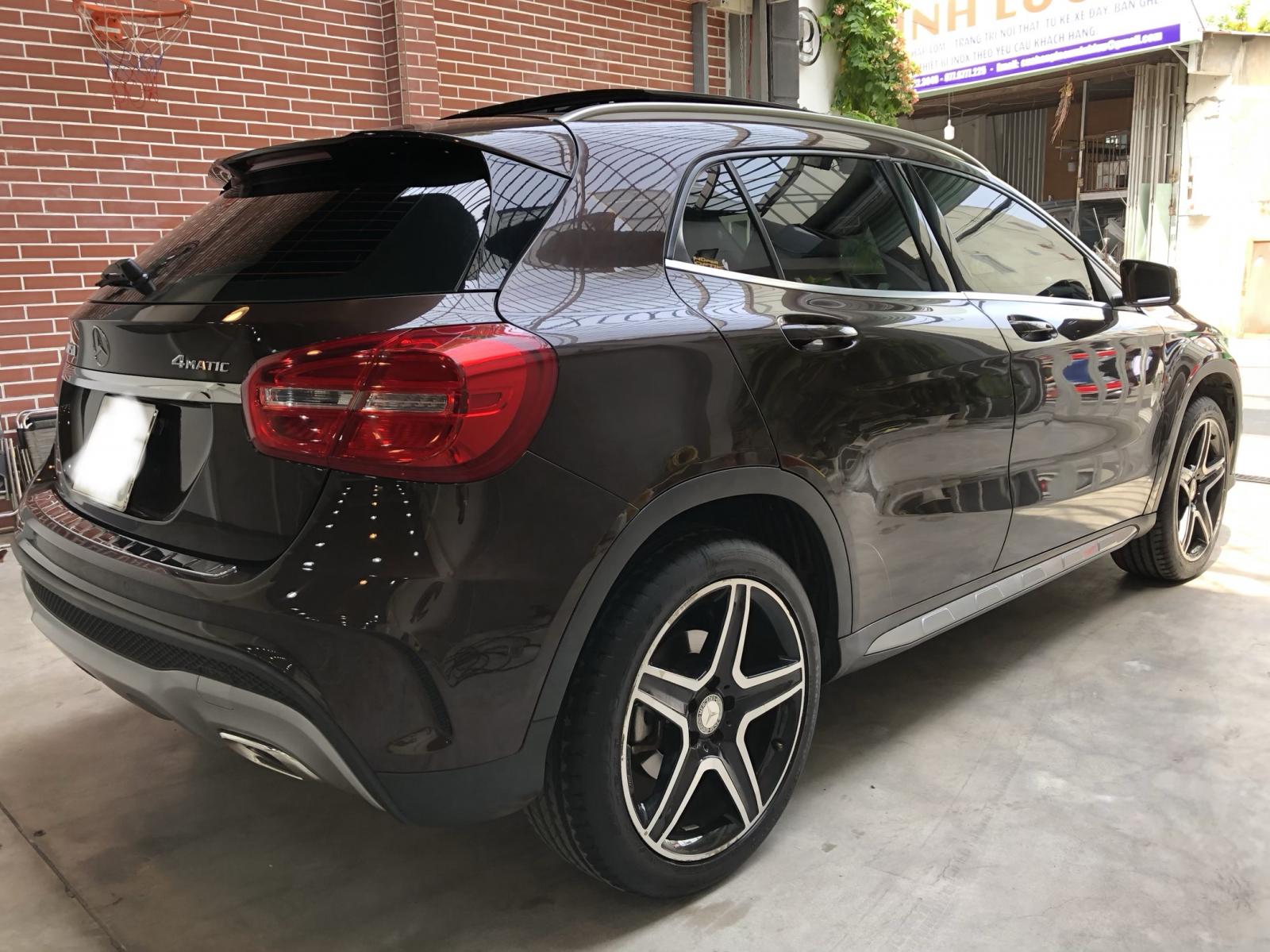 Mercedes-Benz GLA-Class GLA250 2016 - Cần bán Mercedes GLA250 đời 2016, màu nâu, xe gia đình, xe như mới