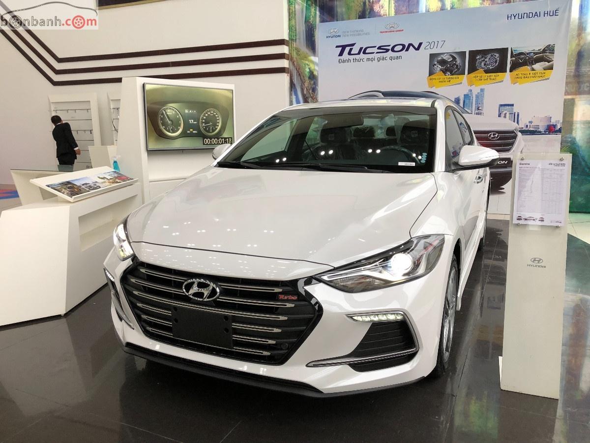 Hyundai Elantra Sport 1.6 AT 2019 - Bán Elantra Sport 1.6 2019 số tự động, máy xăng, màu trắng, nội thất màu đen