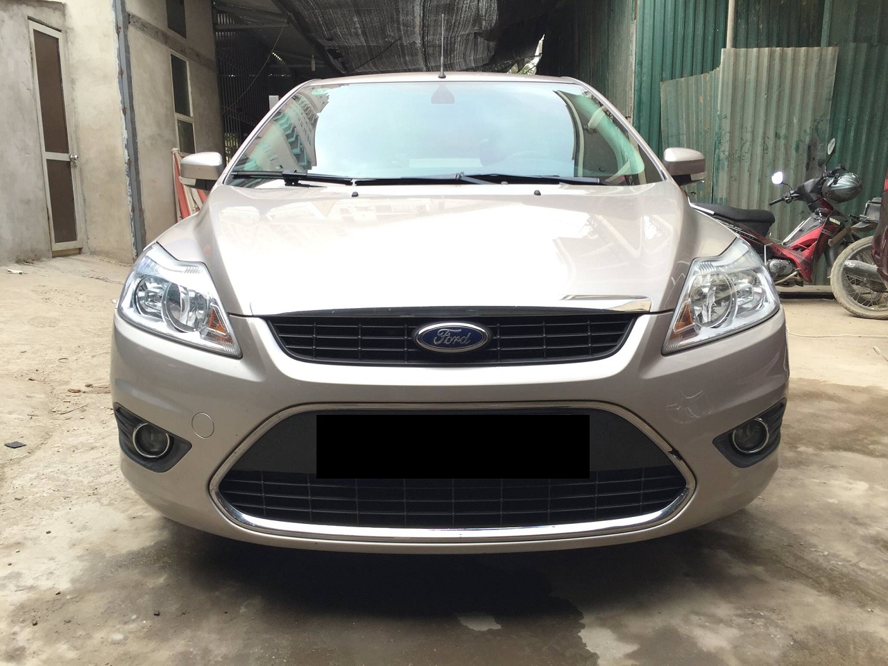 Ford Focus 2012 - Bán Ford Focus 2012 tự động, bản 2.0 màu ghi vàng, xe rất đẹp