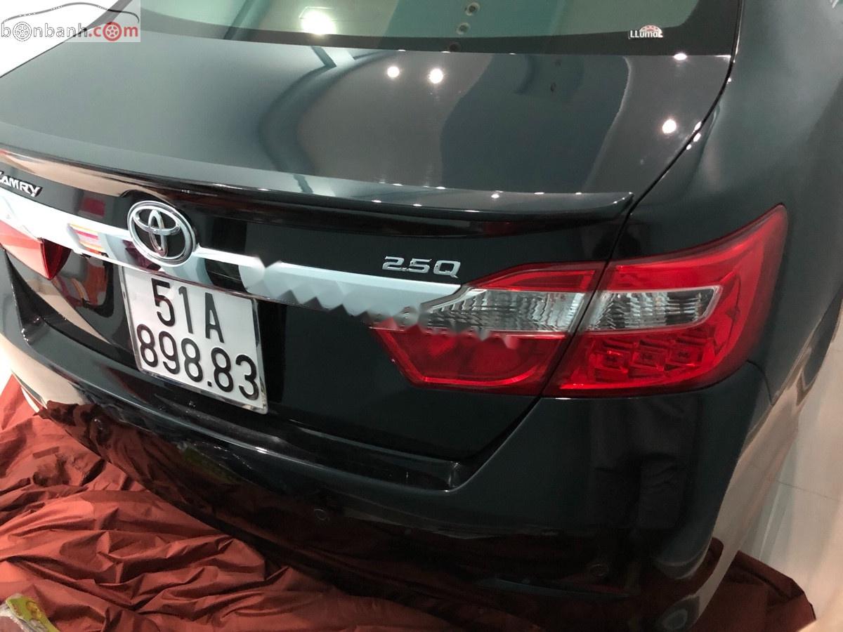 Toyota Camry 2.5Q 2014 - Cần bán xe Toyota Camry 2.5Q 2014 số tự động màu đen, biển số Tp cực đẹp, nội thất đẹp