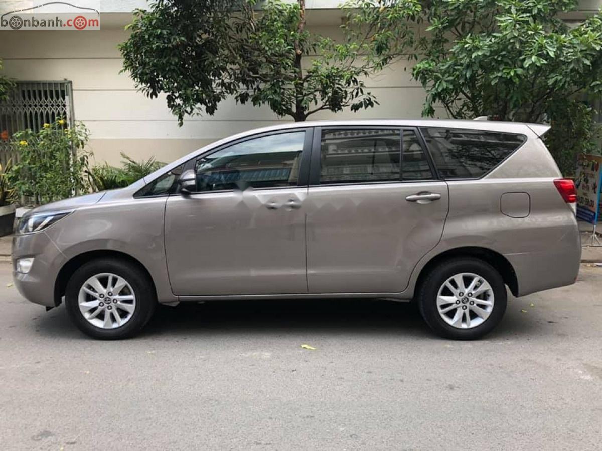 Toyota Innova 2.0E 2016 - Bán Toyota Innova E đời 2016, xe gia đình