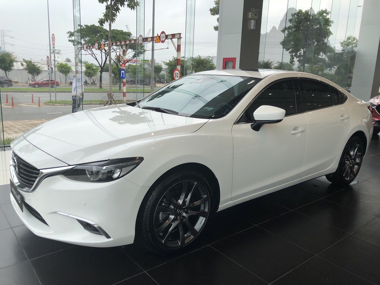 Mazda 6 2.5 Premium 2019 - Bán Mazda 6 2.5L Premium 2019