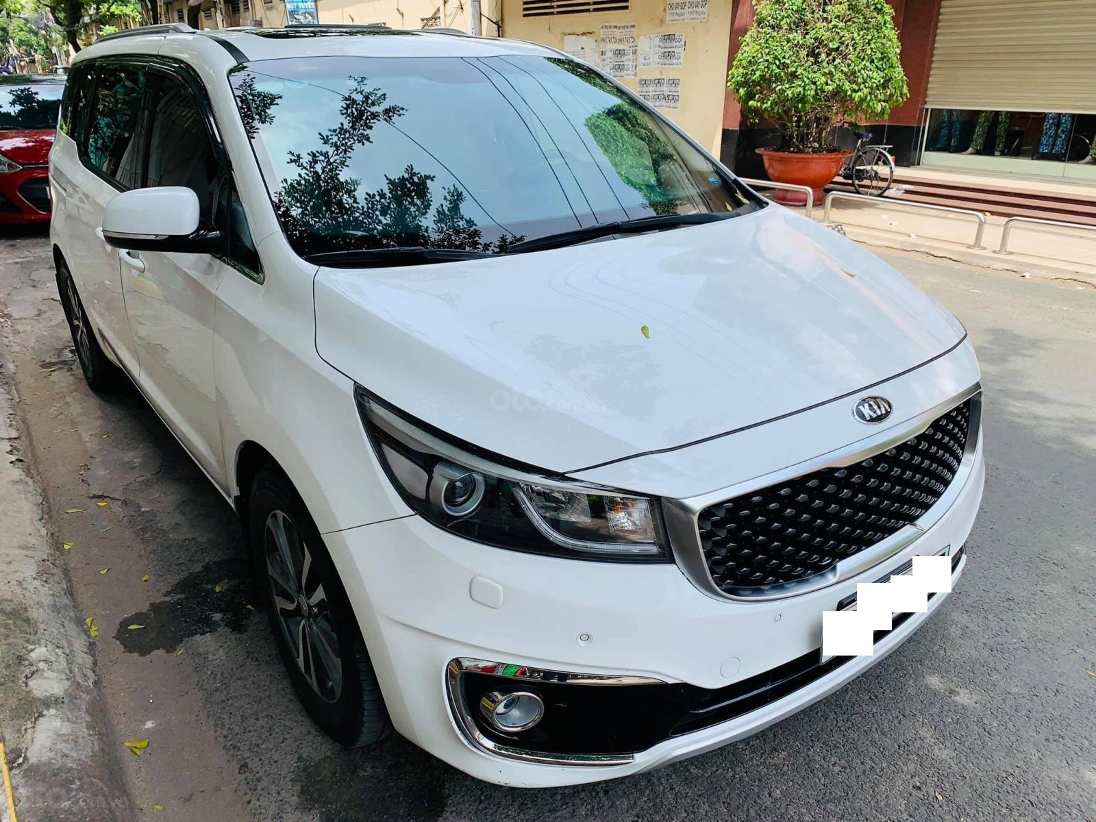 Kia Sedona 3.3 GATH 2016 - Bán xe Kia Sedona 3.3 GATH 2016, màu trắng, xe gia đình đi ít, giữ gìn, xe như mới