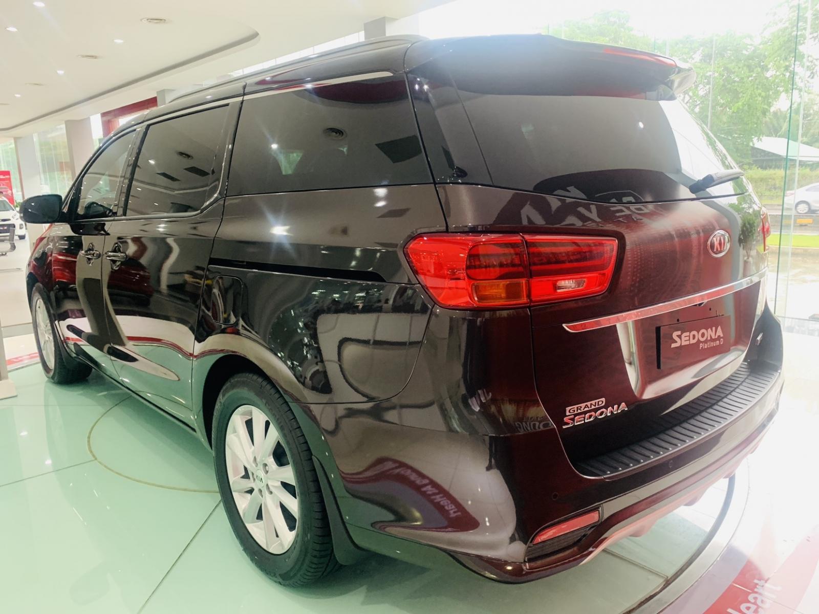 Kia Sedona Luxury G 2019 - Kia Sedona máy xăng khuyến mãi cực hấp dẫn, chỉ còn duy nhất 1 chiếc màu nâu