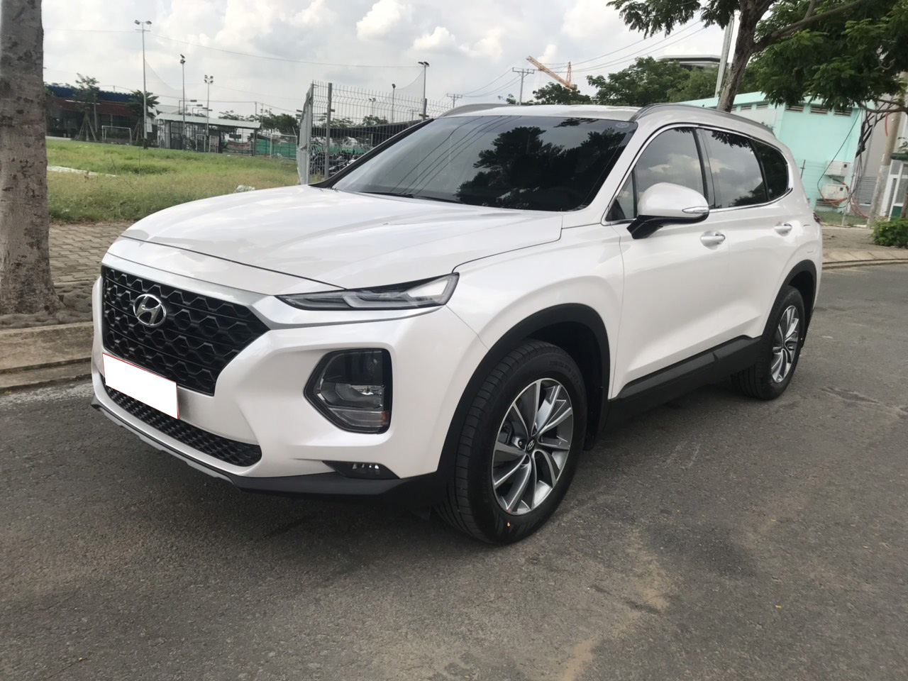 Hyundai Santa Fe 2.4 4x2AT 2019 - Bán Hyundai Santa Fe 2.4 4x2AT đời 2019, màu trắng có trả góp