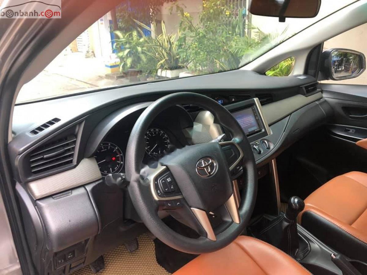 Toyota Innova 2.0E 2016 - Bán Toyota Innova E đời 2016, xe gia đình