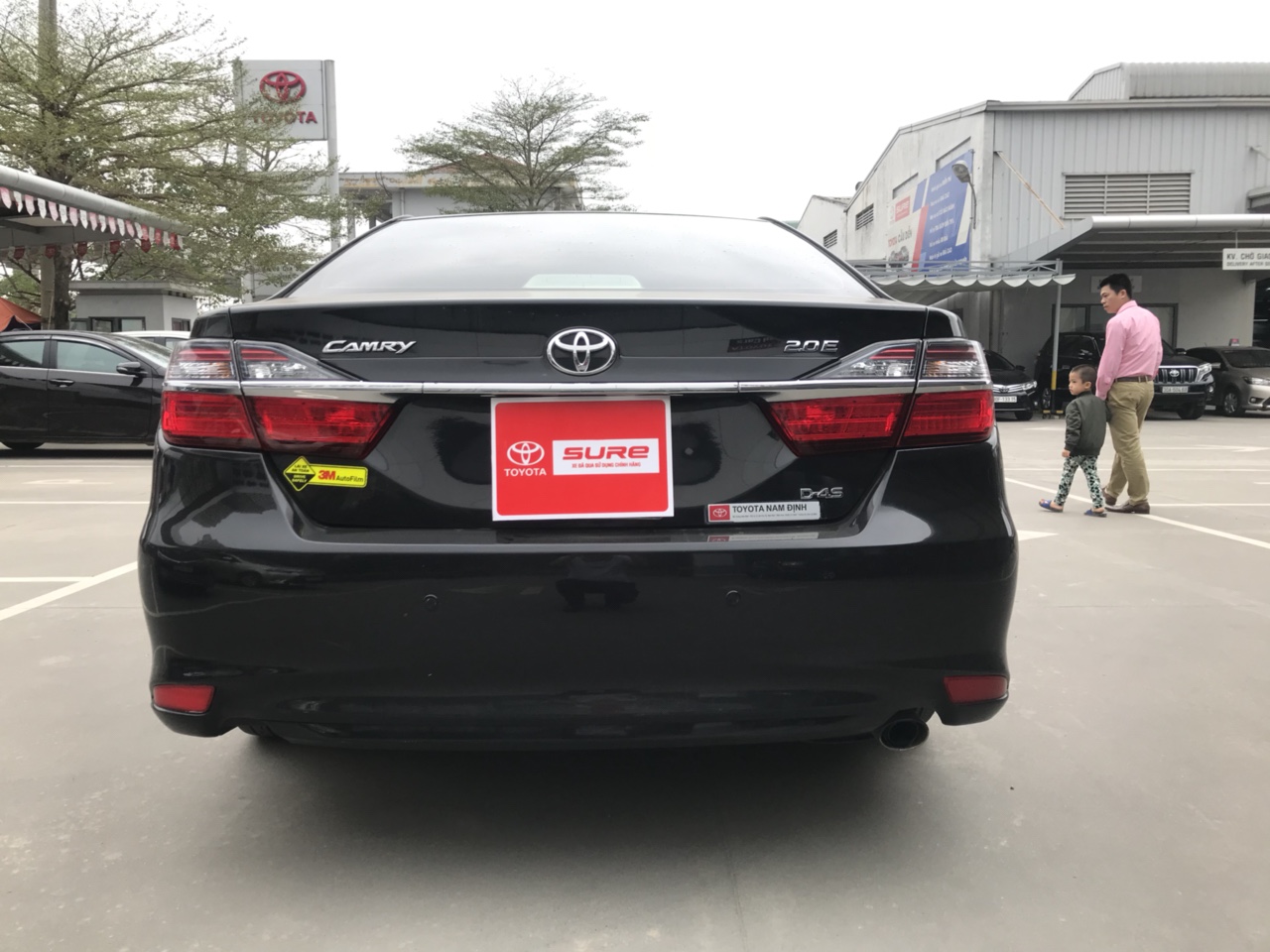 Toyota Camry 2.0E 2015 - Bán Toyota Camry 2.0E sản xuất 2015, màu đen, giá 800tr