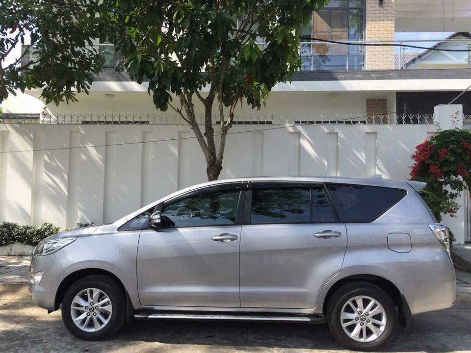 Toyota Innova 2017 - Kẹt tiền bán gấp Innova 2017, số sàn, màu xám