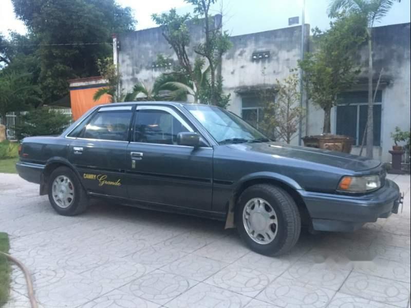 Toyota Camry     1988 - Cần bán gấp Toyota Camry sản xuất năm 1988, nhập khẩu, máy chạy êm