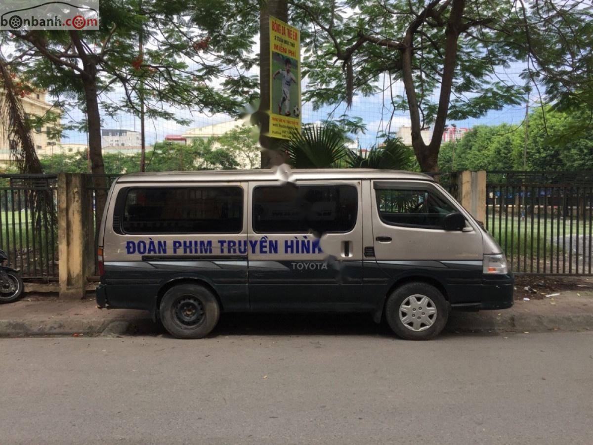 Toyota Hiace 2001 - Bán Toyota Hiace đời 2001, màu bạc, xe đẹp