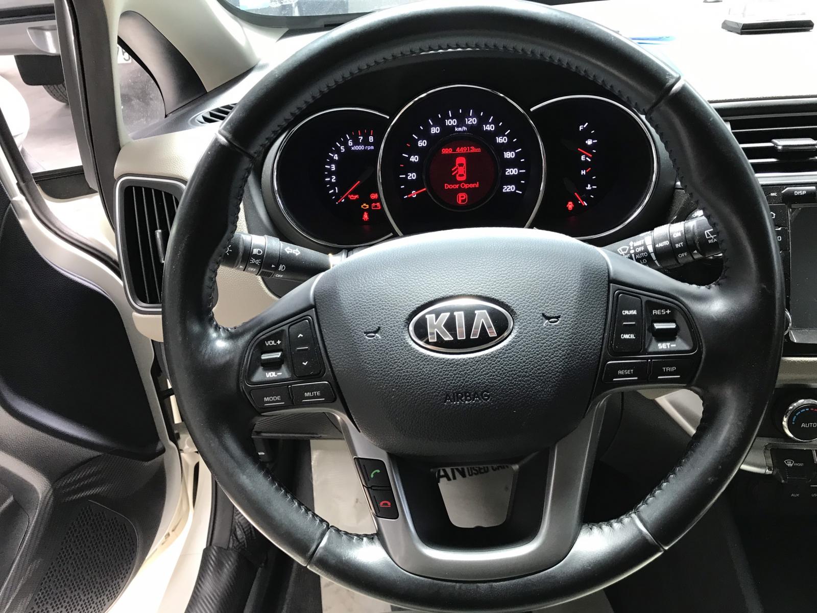 Kia Rio 5DR ATH 2015 - Bán Kia Rio HB 1.4AT màu trắng, số tự động nhập Hàn Quốc 2015, bản 5 cửa cao cấp