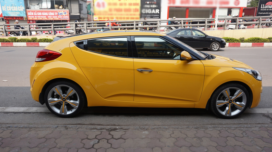 Hyundai Veloster 1.6 AT 2011 - Bán xe Hyundai Veloster 1.6 AT năm sản xuất 2011, màu vàng, nhập khẩu, giá chỉ 475 triệu