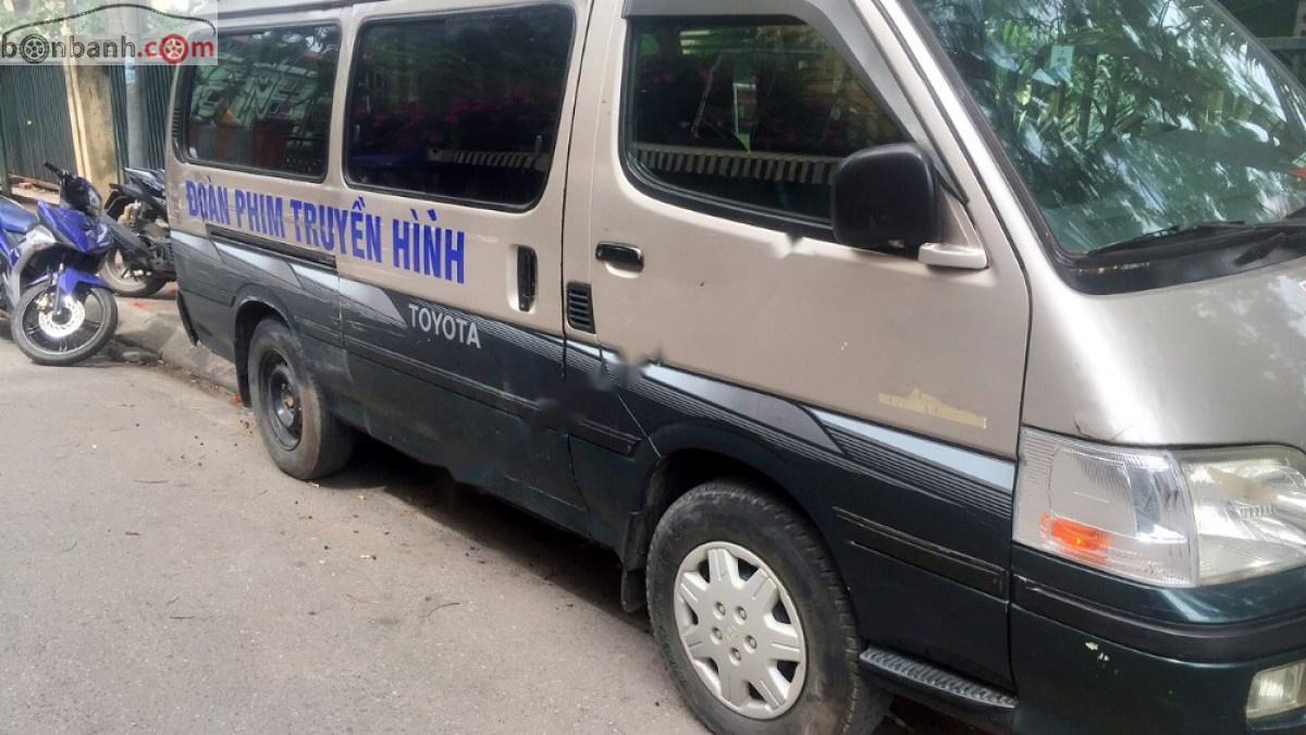 Toyota Hiace 2001 - Bán Toyota Hiace đời 2001, màu bạc, xe đẹp