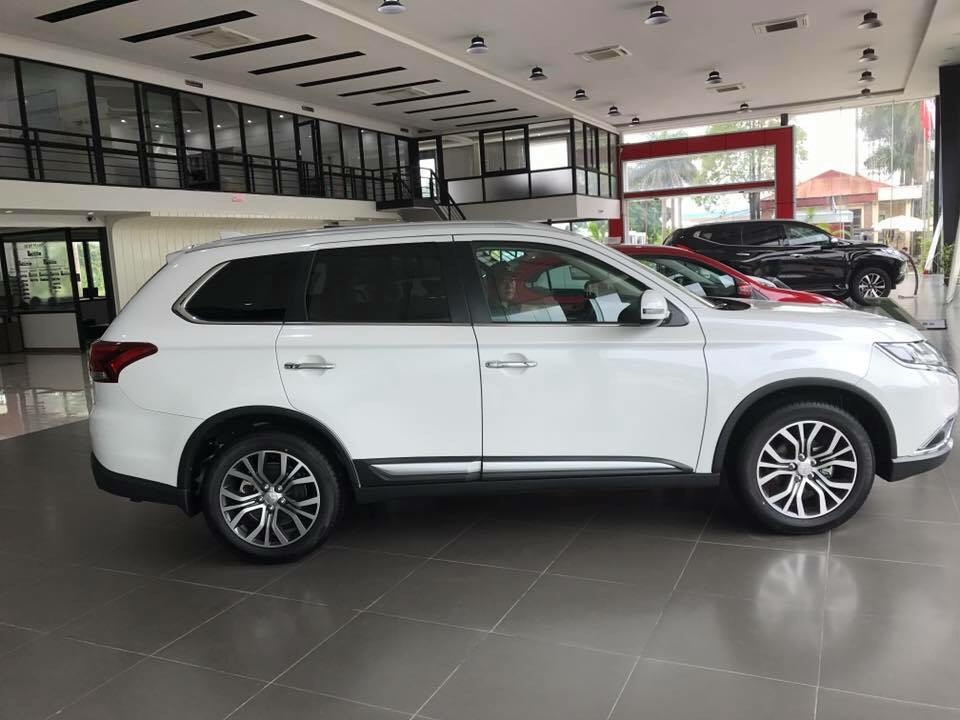 Mitsubishi Outlander 2019 - Bán Mitsubishi Outlander đời 2019, đủ màu cho các bản giao trong tháng 7 với nhiều ưu đãi hấp dẫn