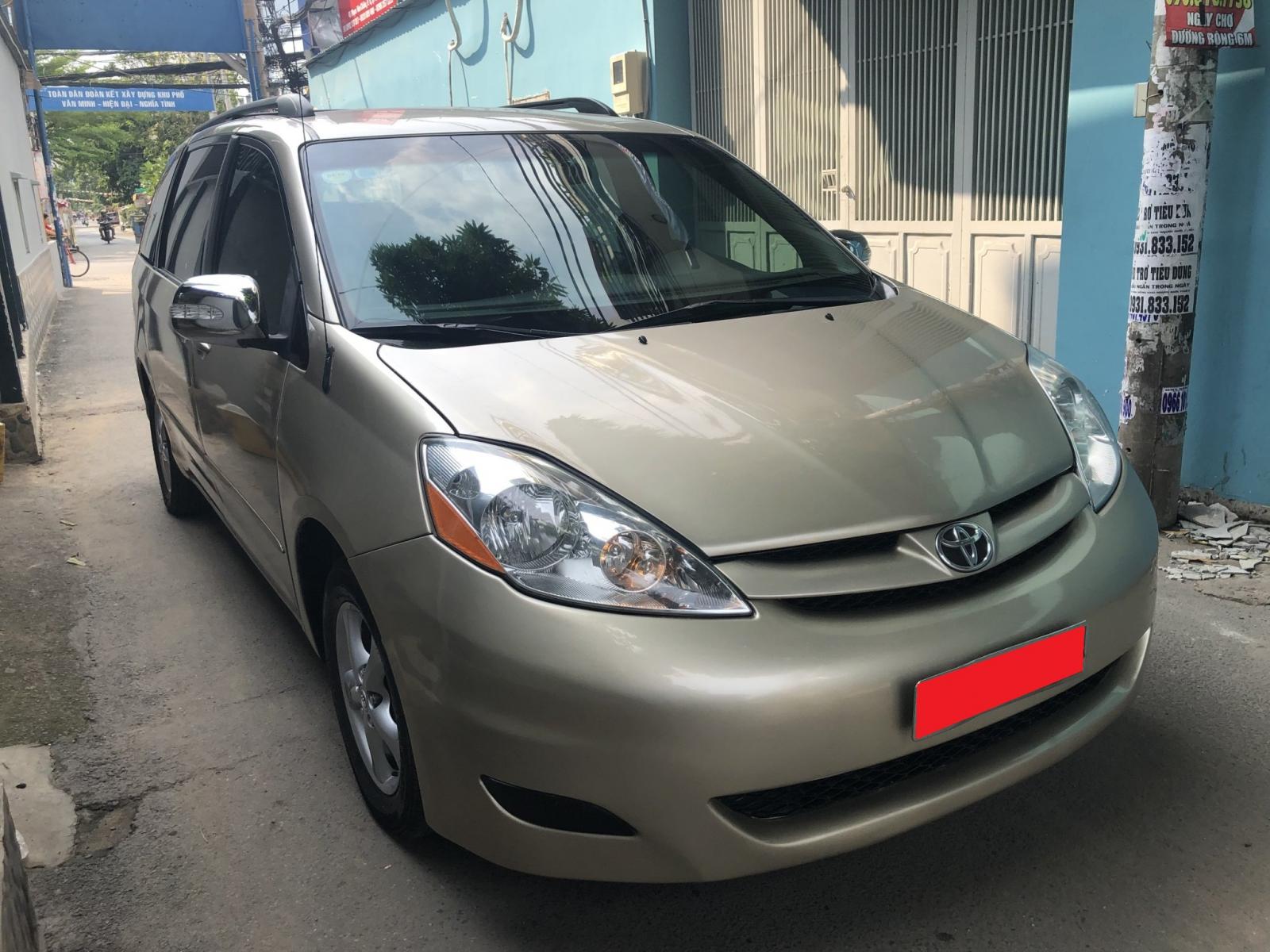 Toyota Sienna LE 2008 - Cần bán xe Toyota Sienna LE năm 2008, màu vàng, nhập khẩu nguyên chiếc, 545 triệu