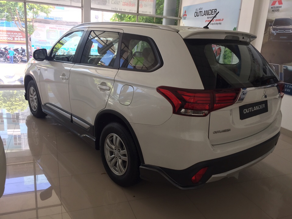 Mitsubishi Outlander 2019 - Bán xe Mitsubishi Outlander 2019, màu trắng, nhập khẩu, giá 807tr