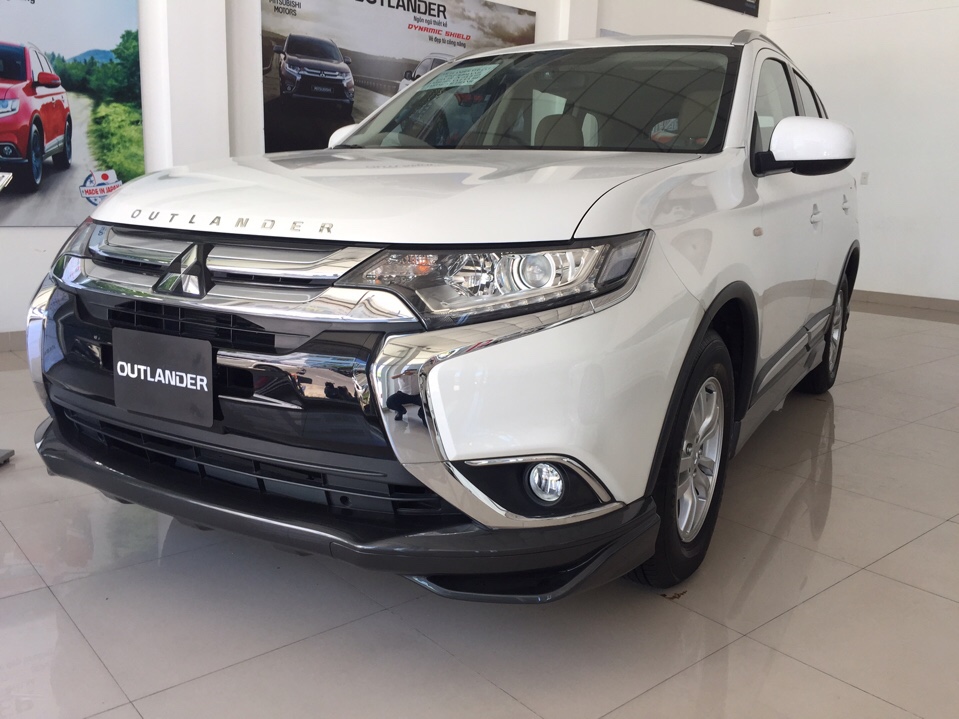 Mitsubishi Outlander 2019 - Bán ô tô Mitsubishi Outlander đời 2019, màu trắng, nhập khẩu