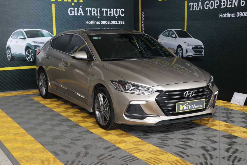 Hyundai Elantra Sport Turbo 1.6AT 2018 - Bán ô tô Hyundai Elantra Sport Turbo 1.6AT năm sản xuất 2018, màu vàng