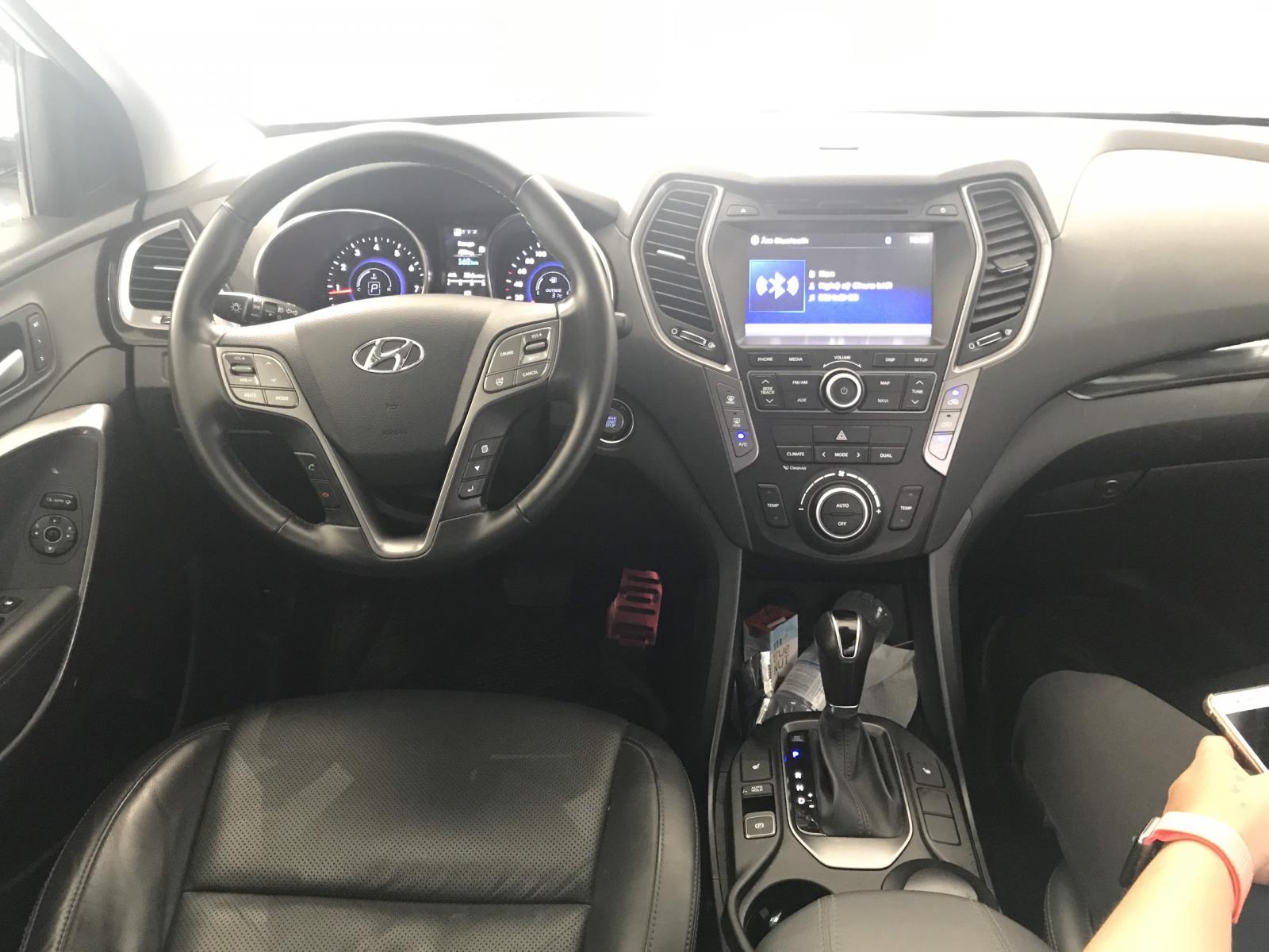 Hyundai Santa Fe 2015 - Bán xe Hyundai Santa Fe sản xuất năm 2015, màu trắng, trang bị full đồ