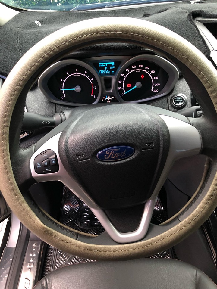 Ford EcoSport Titanium 2017 - Chính chủ bán Ford EcoSport Titanium 2017, màu xám (ghi), mới chạy 9000km