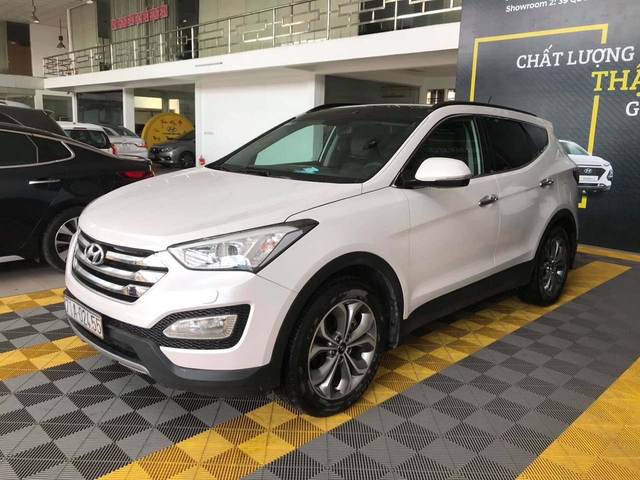 Hyundai Santa Fe 2.4AT 4WD 2015 - Bán Hyundai Santafe 4WD 2.4AT màu trắng camay, máy xăng, bản full 2 cầu, số tự động sản xuất 2015