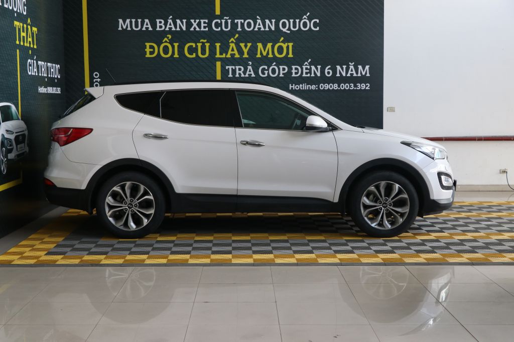 Hyundai Santa Fe 2.4AT 4WD 2015 - Bán xe Hyundai Santa Fe 2.4AT 4WD năm sản xuất 2015, màu trắng