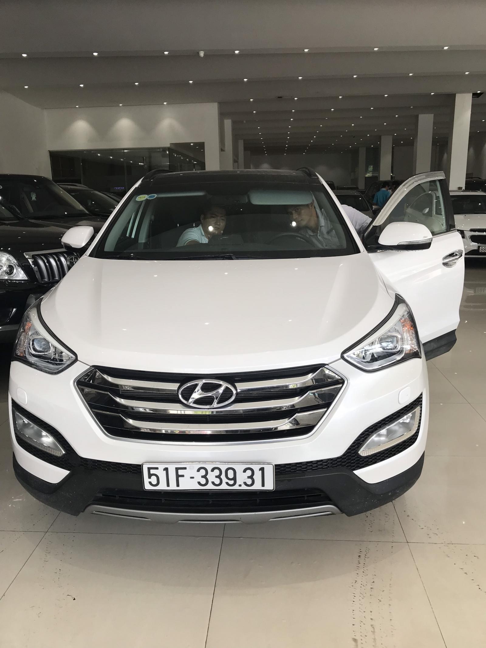 Hyundai Santa Fe 2015 - Bán xe Hyundai Santa Fe sản xuất năm 2015, màu trắng, trang bị full đồ