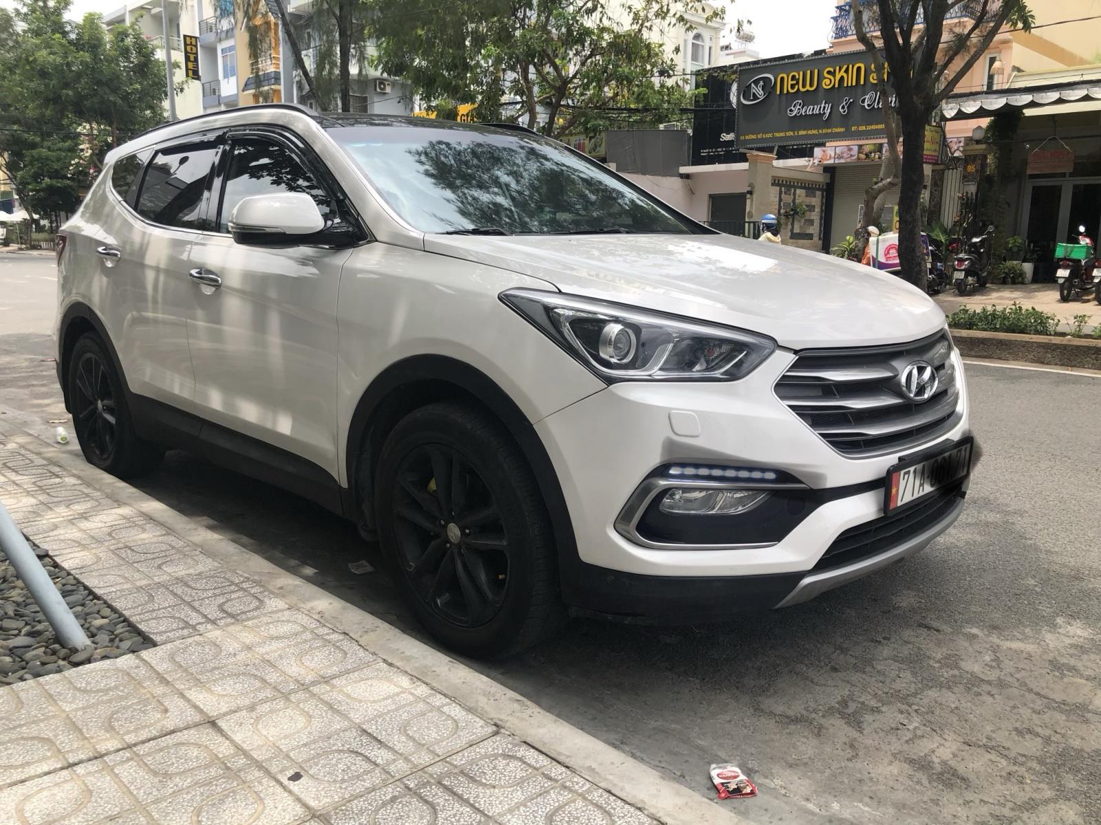 Hyundai Santa Fe   2016 - Đổi xe cần bán Hyundai Santafe 2.4 4WD 2016