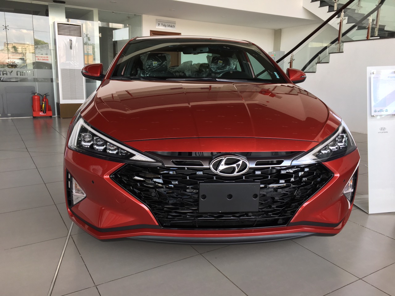 Hyundai Elantra 1.6 Turbo 2019 - Cần bán Hyundai Elantra 1.6 Turbo sản xuất 2019, màu đỏ