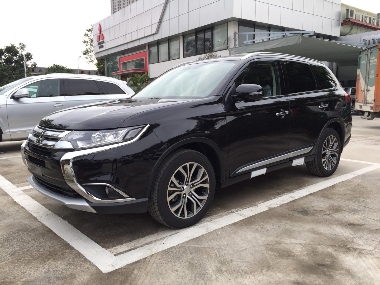 Mitsubishi Outlander 2019 - Bán ô tô Mitsubishi Outlander sản xuất 2019, bản 2.0 Premium chỉ 880 triệu, giao trong thán 7 với nhiều ưu đãi hấp dẫn