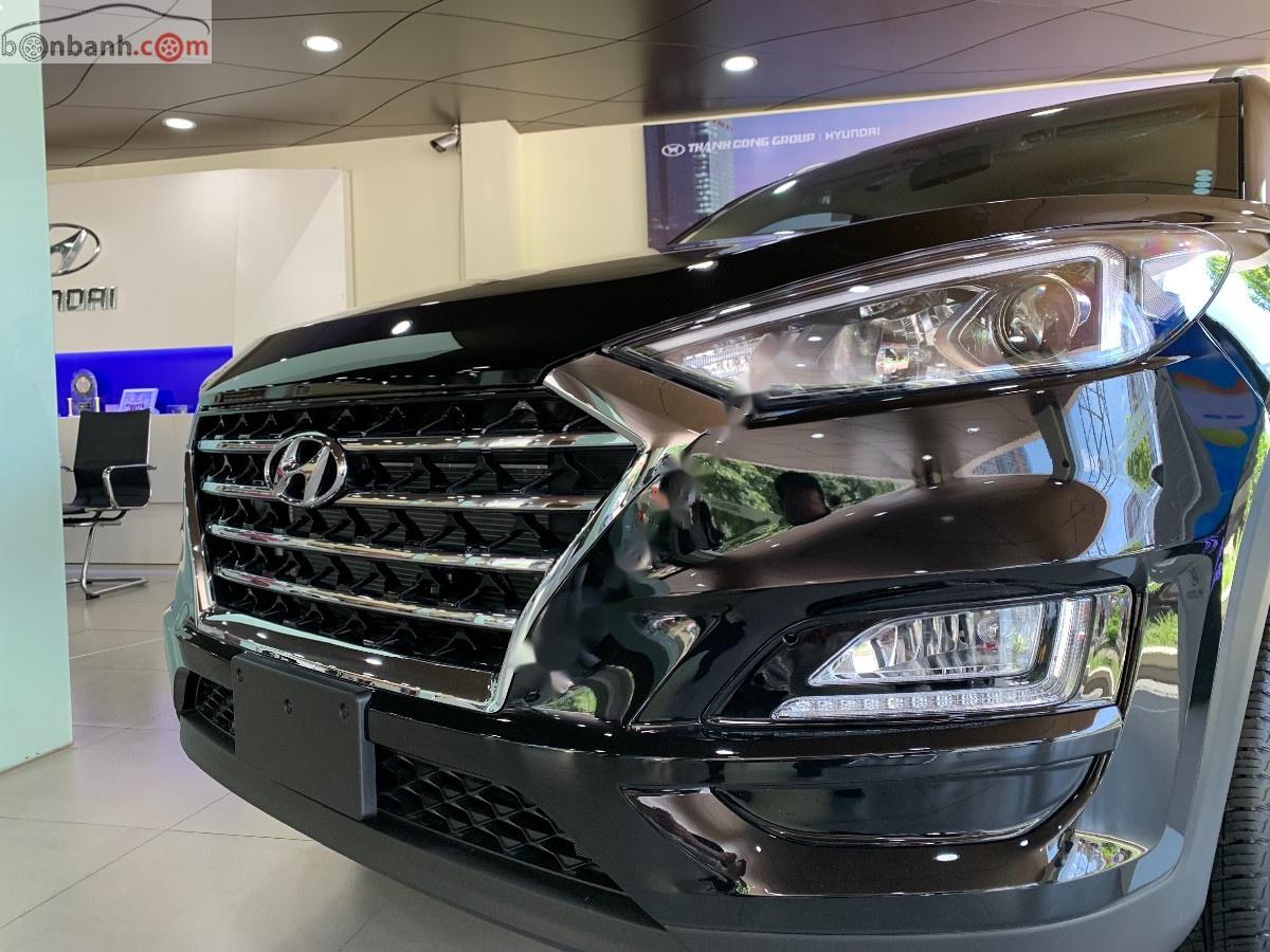 Hyundai Tucson 2.0 AT 2019 - Cần bán Hyundai Tucson 2.0 AT sản xuất 2019, màu đen, 790 triệu