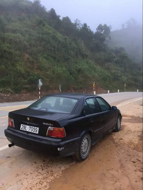 BMW 3 Series 320i 1998 - Cần bán lại xe BMW 3 Series 320i sản xuất 1998, màu đen, nhập khẩu giá cạnh tranh