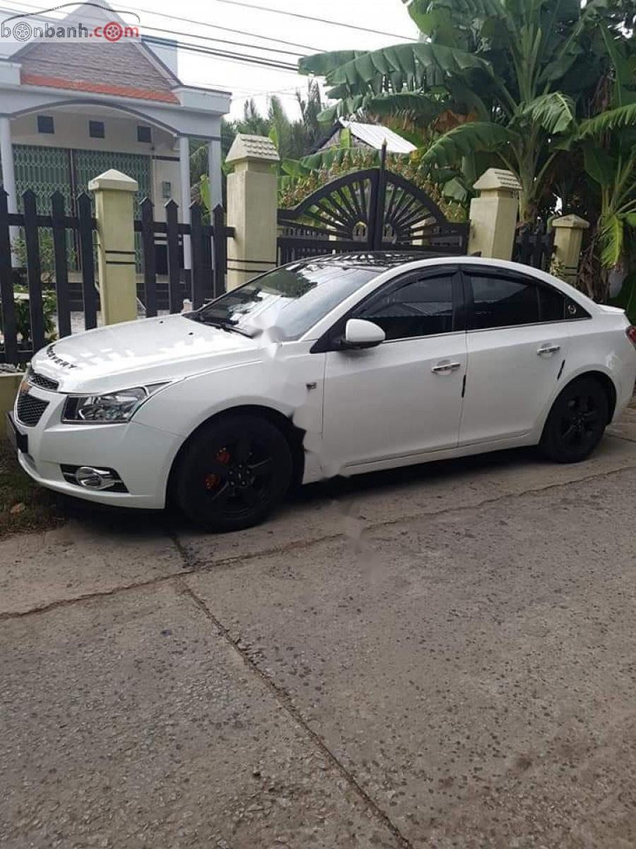 Chevrolet Cruze LTZ 1.8AT 2010 - Bán Chevrolet Cruze LTZ 1.8AT đời 2010, màu trắng, số tự động