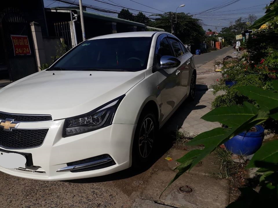 Chevrolet Cruze 1.6MT 2012 - Bán xe Chevrolet Cruze model 2012 số sàn màu trắng