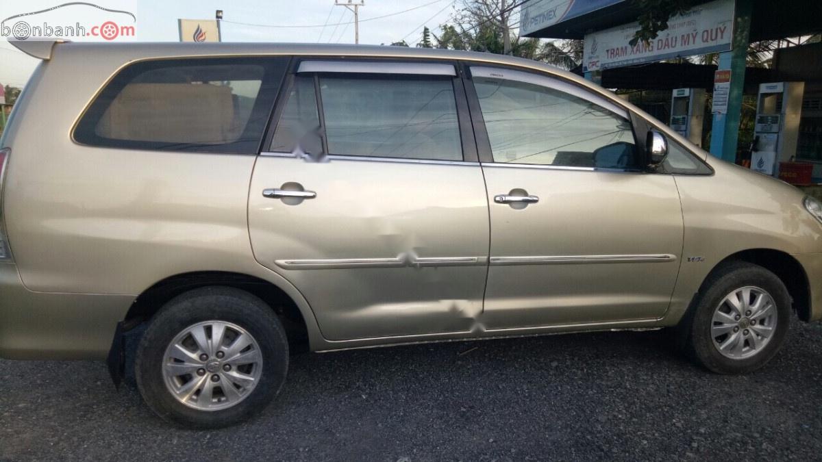 Toyota Innova 2009 - Cần bán Toyota Innova đời 2009, màu bạc, số sàn