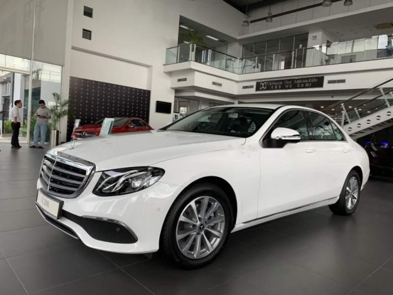 Mercedes-Benz E class E200 2019 - Bán xe Mercedes E200 năm 2019, màu trắng