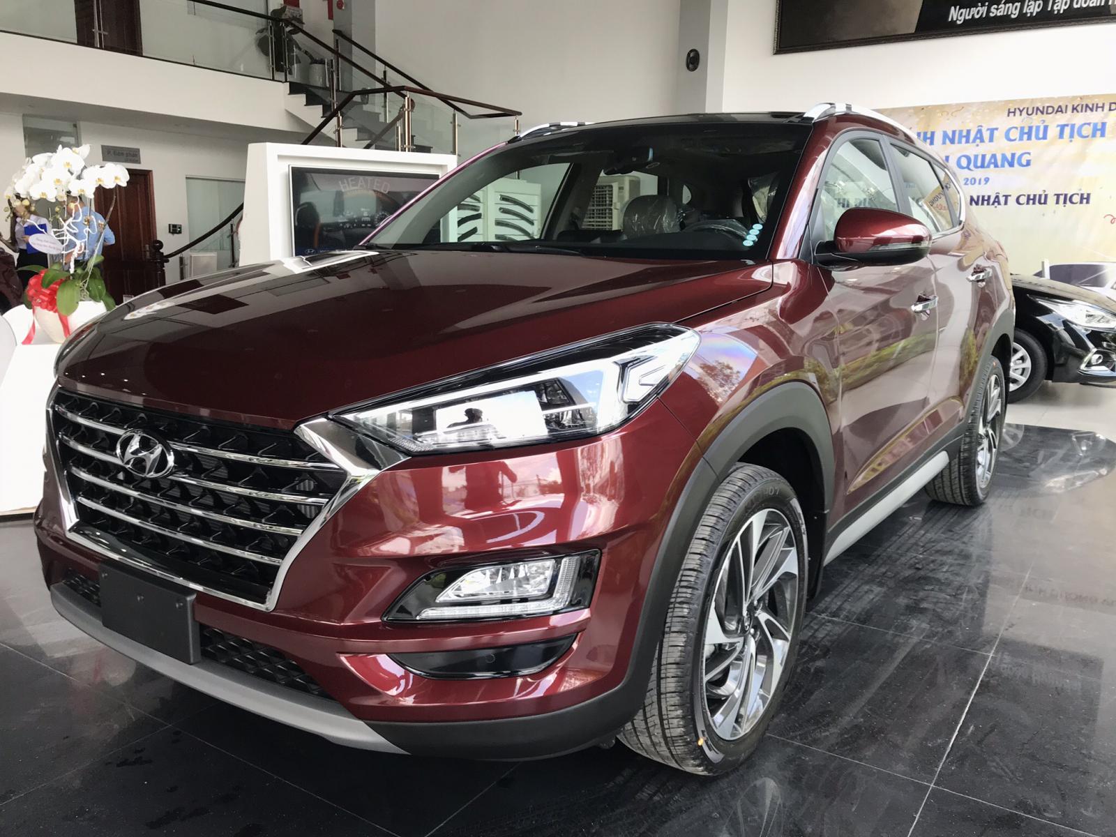 Hyundai Tucson Facelift 2.0 AT 2019 - Bán Hyundai Tucson 2019 Facelift 2.0 AT tiêu chuẩn, màu trắng - đỏ, giao ngay, tặng gói phụ kiện chính hãng 30 triệu