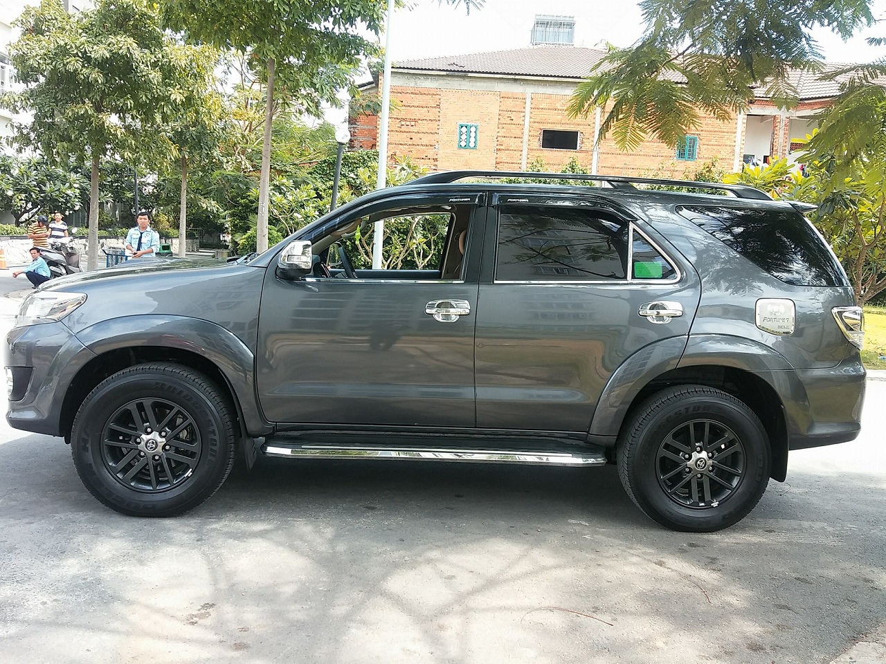 Toyota Fortuner  MT 2015 - Cần bán xe Toyota Fortuner 2015 MT dầu, màu xám chì zin nguyên