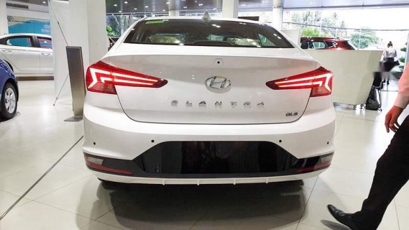 Hyundai Elantra 2019 - Cần bán Hyundai Elantra 2019, màu trắng, nhập khẩu, giá 580tr