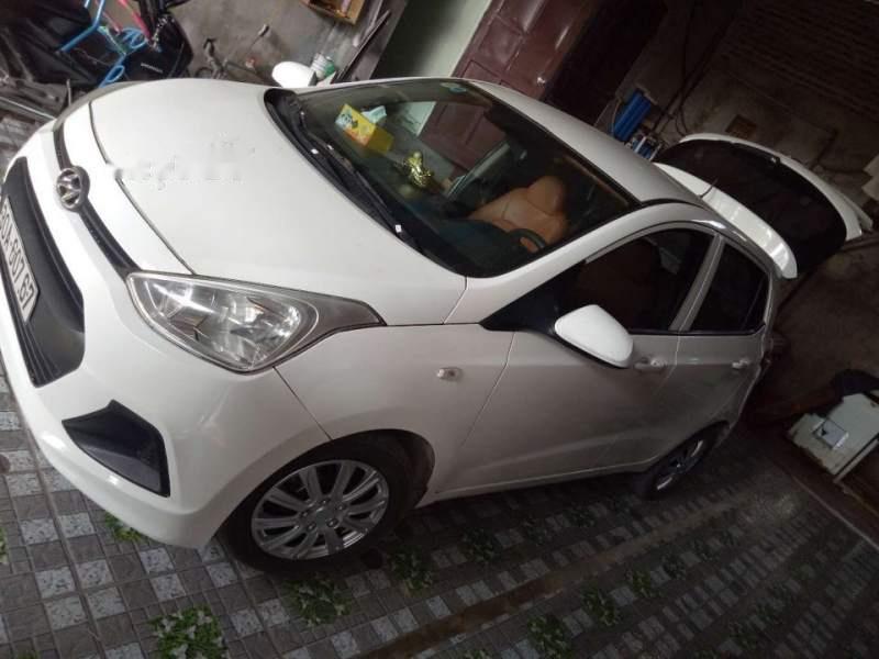 Hyundai Grand i10 2015 - Bán Hyundai Grand i10 sản xuất 2015, màu trắng, xe nhập, giá tốt