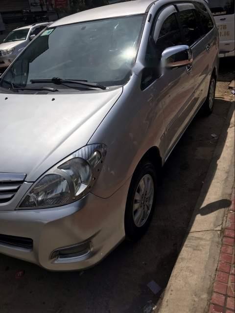 Toyota Innova 2010 - Bán lại xe Toyota Innova 2010, màu bạc