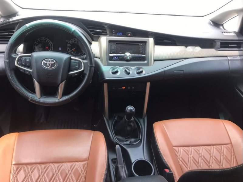 Toyota Innova  2.0E 2016 - Xe Toyota Innova 2.0E năm 2016, màu bạc số sàn giá cạnh tranh