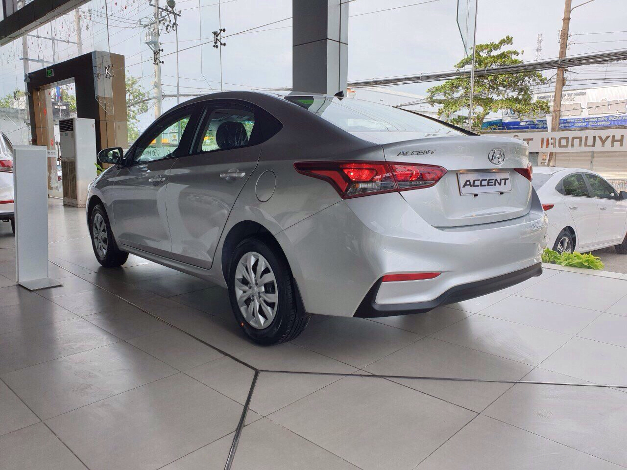 Hyundai Accent 2019 - Bán Hyundai Accent năm 2019, màu bạc hỗ trợ trả góp đến 80%