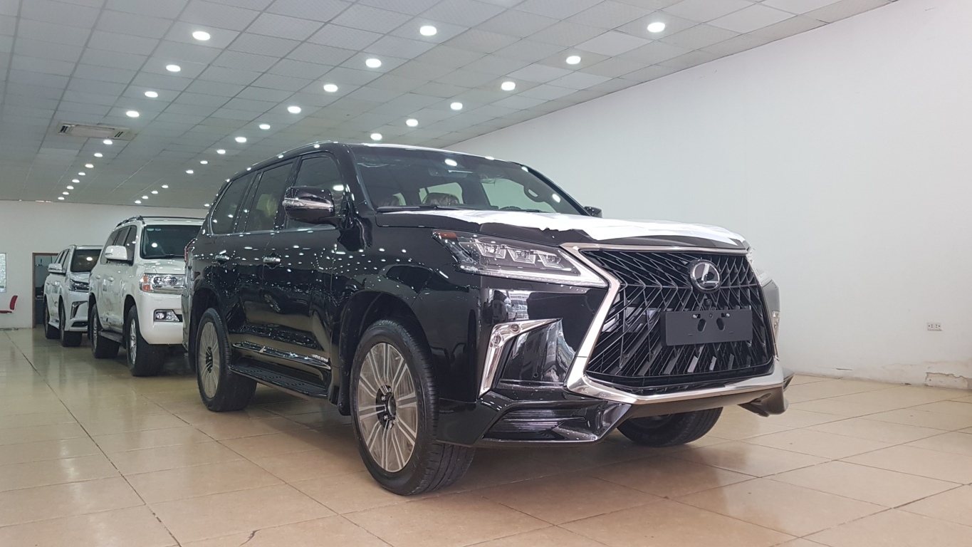 Lexus LX 2019 - Bán Lexus LX 570S Super Sport sản xuất 2019 màu đen nội thất hai màu đỏ đen