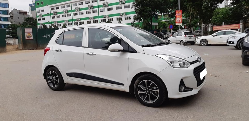 Hyundai Grand i10 2018 - Gia đình cần bán Grand I10, sản xuất 2018, số sàn, bản 1.25, màu trắng