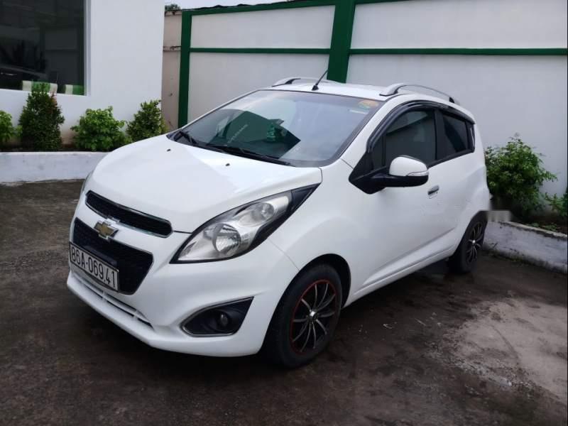 Chevrolet Spark  LTZ 2014 - Cần bán Chevrolet Spark LTZ năm 2014, màu trắng chính chủ, giá 245tr