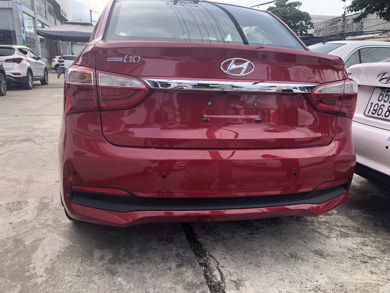 Hyundai Grand i10 2019 - Bán Hyundai Grand i10 2019, màu đỏ có xe giao ngay, nhiều ưu đãi hấp dẫn, hỗ trợ trả góp đến 80%