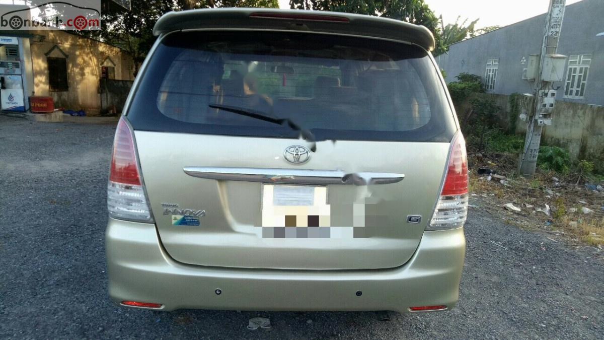 Toyota Innova 2009 - Cần bán Toyota Innova đời 2009, màu bạc, số sàn