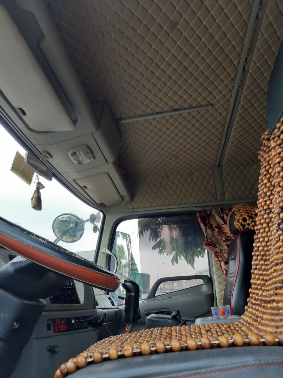 Fuso 2015 - Bán xe tải 5 chân Cửu Long cũ, đời 2015, lốp mới nội thất đẹp thùng bệ chắc chắn